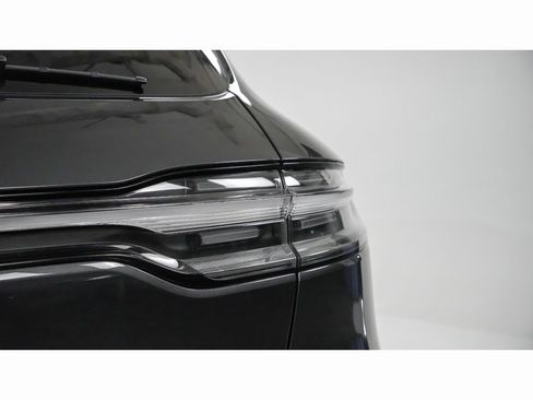 Used 2025 Porsche Macan image 12