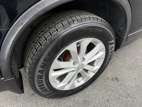 Used 2014 Nissan Rogue SV AWD/4WD image 25
