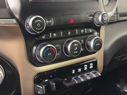 Used 2022 RAM 1500 Laramie AWD/4WD image 21