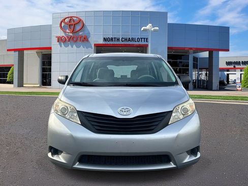 Used 2011 Toyota Sienna FWD image 2