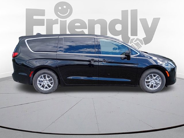 New 2027 Chrysler Pacifica Select FWD image 4