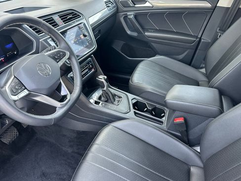 Certified 2023 Volkswagen Tiguan SE w/ Panoramic Sunroof Package FWD image 10