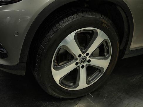 Used 2019 Mercedes-Benz GLC 300 4MATIC w/ Parking Assistance Package image 4