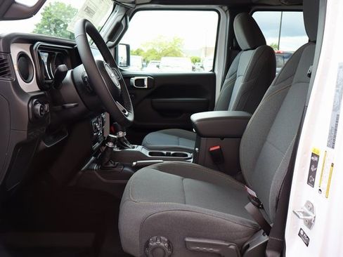 New 2025 Jeep Gladiator Sport image 10