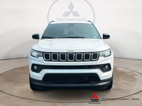 Used 2024 Jeep Compass Latitude AWD/4WD image 8