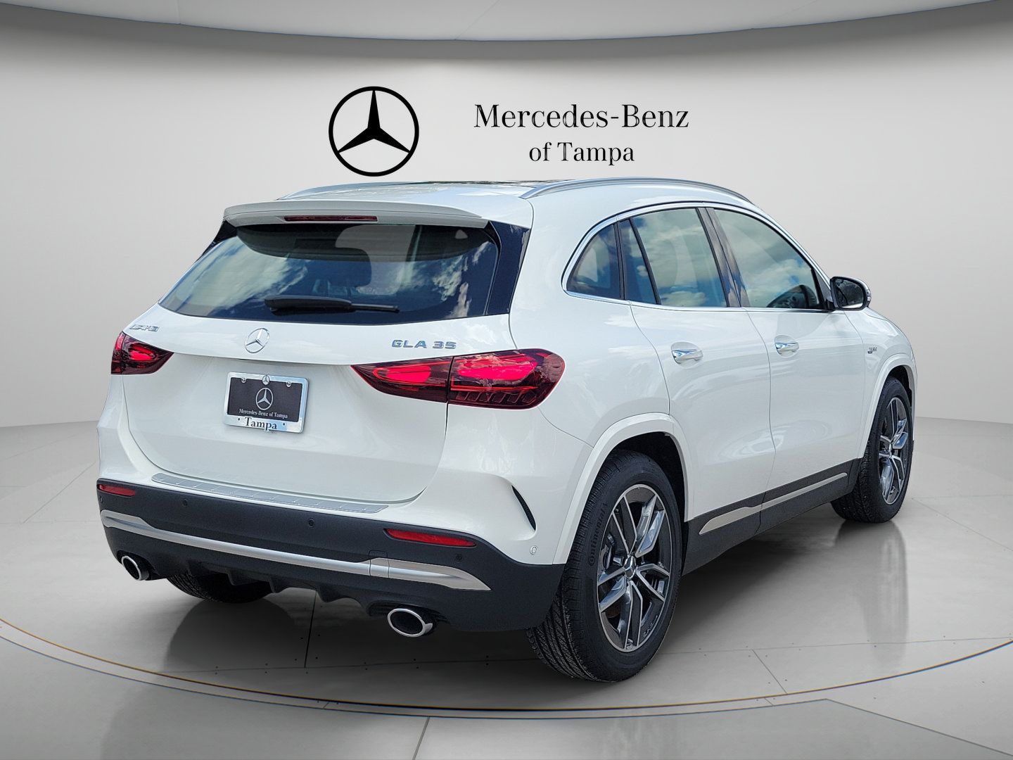 New 2026 Mercedes-Benz GLA 35 AMG 4MATIC image 3