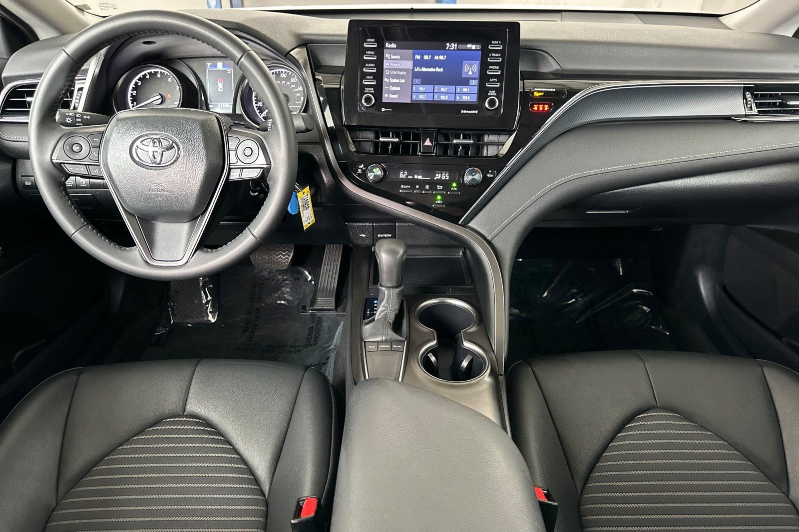 Used 2024 Toyota Camry SE FWD image 15
