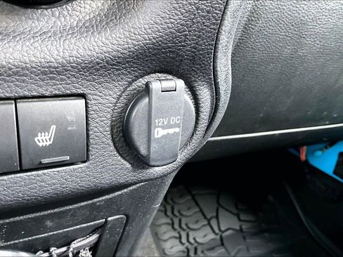 Used 2018 Jeep Wrangler Unlimited Sport S image 32