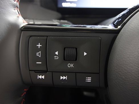 Used 2025 Nissan Kicks SR w/ Illumination Package image 17