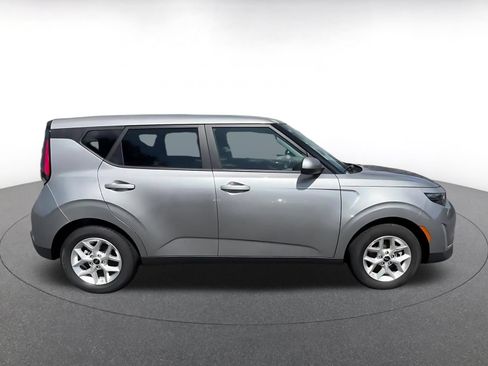 Used 2025 Kia Soul LX w/ LX Technology Package FWD image 16