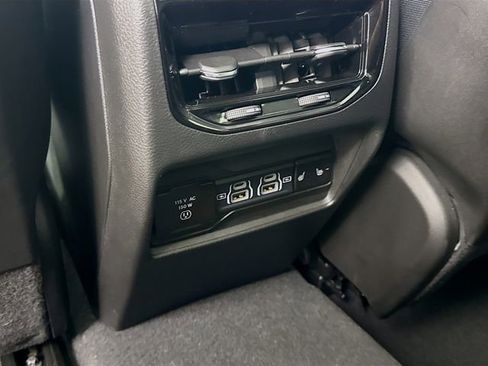 Used 2024 Jeep Grand Cherokee Limited w/ Luxury Tech Group II image 26