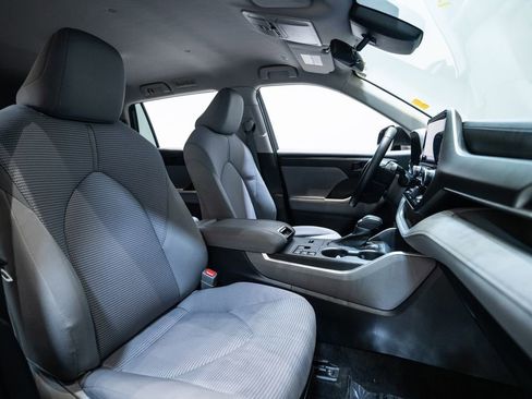 Certified 2023 Toyota Highlander LE image 16