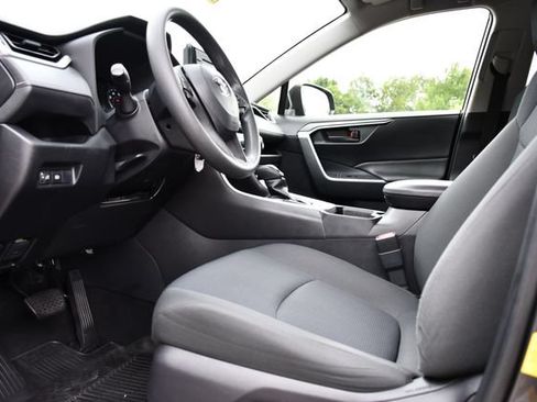 Used 2019 Toyota RAV4 LE w/ Carpet Mat Package FWD image 13