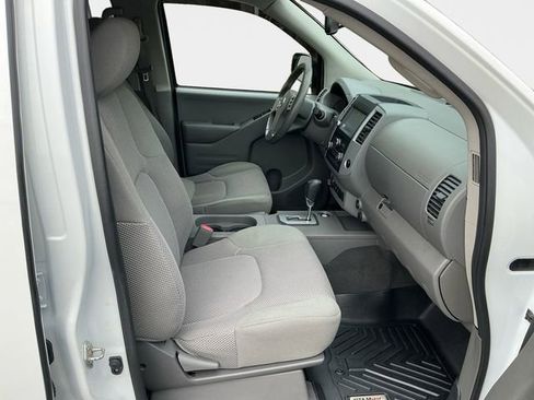 Used 2020 Nissan Frontier SV image 16