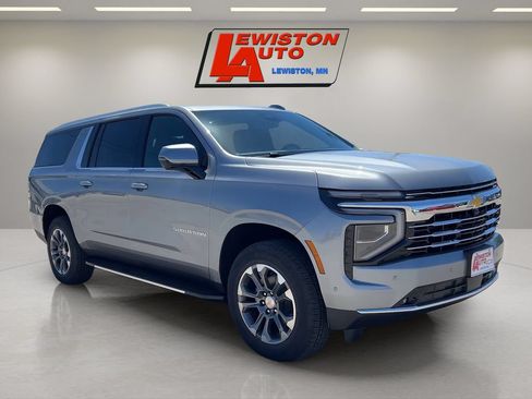 New 2026 Chevrolet Suburban LT w/ Comfort Package AWD/4WD image 7