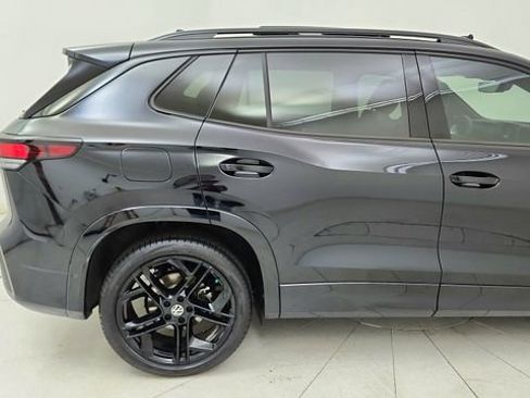 Used 2025 Volkswagen Tiguan SE R-Line image 7