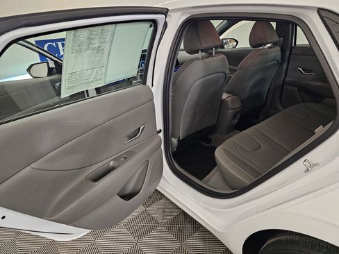 Used 2024 Hyundai Elantra SEL image 35