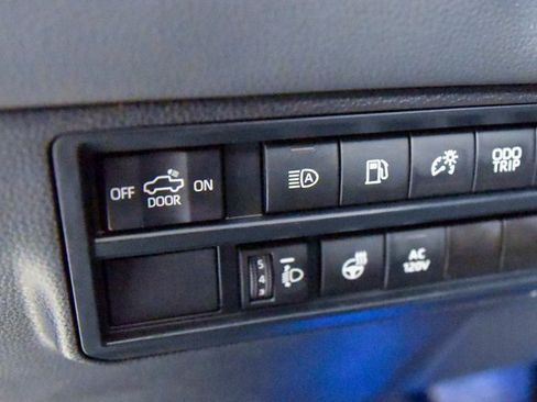 Used 2024 Toyota Tundra Limited image 17