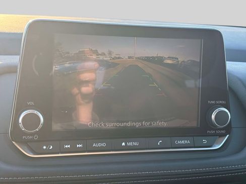 Used 2025 Nissan Rogue SV image 27