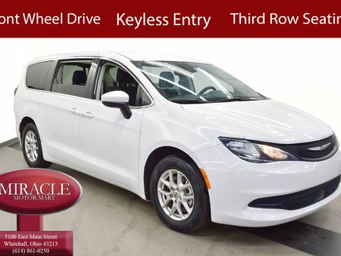 Used 2023 Chrysler Voyager LX FWD image 1