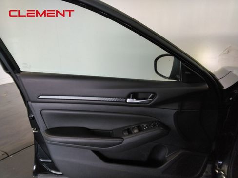 Used 2025 Nissan Altima 2.5 SV image 24