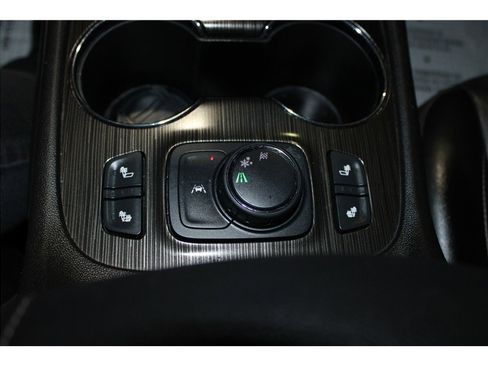 Used 2023 GMC Acadia SLT image 36