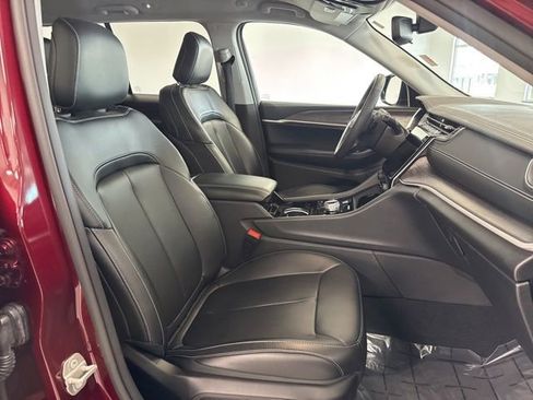 Used 2023 Jeep Grand Cherokee Limited AWD/4WD image 25