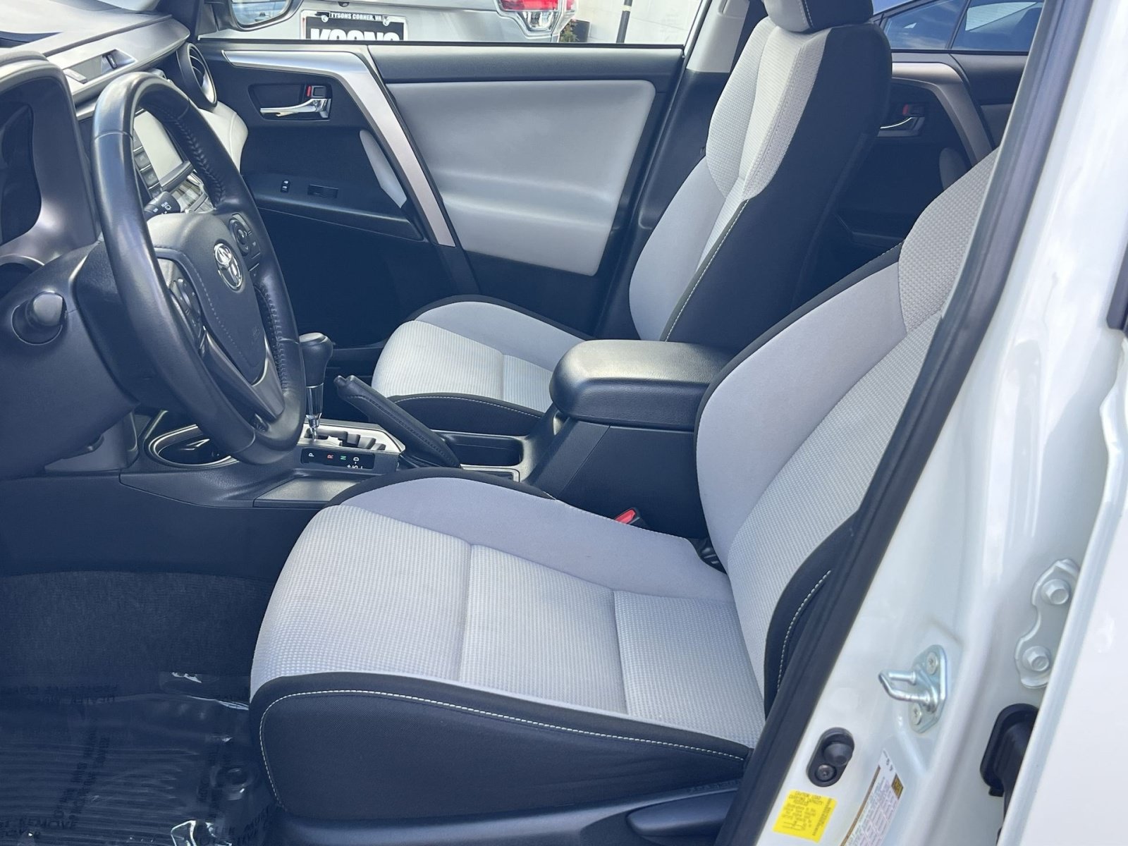 Used 2018 Toyota RAV4 XLE w/ Plus Extra Value Package AWD/4WD image 12