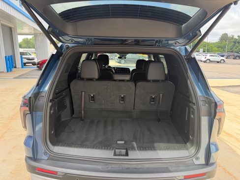 Certified 2025 Chevrolet Traverse LT FWD image 9