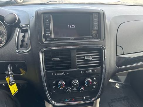 Used 2019 Dodge Grand Caravan SXT FWD image 15