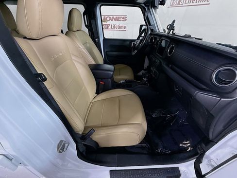 Used 2018 Jeep Wrangler Unlimited Sahara AWD/4WD image 29
