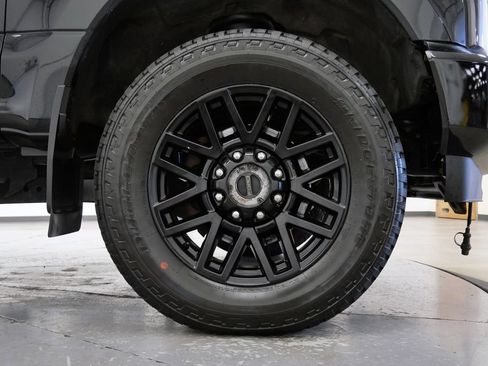 Used 2022 Ford F250 Lariat w/ Black Appearance Package AWD/4WD image 40