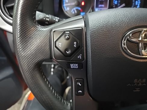 Used 2017 Toyota Tacoma TRD Off-Road w/ Tow Package AWD/4WD image 19