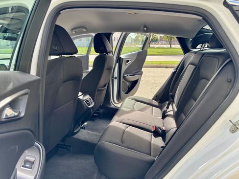 Used 2023 Chevrolet Malibu LT image 17