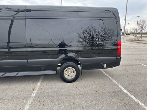 Used 2023 Mercedes-Benz Sprinter 3500 image 14