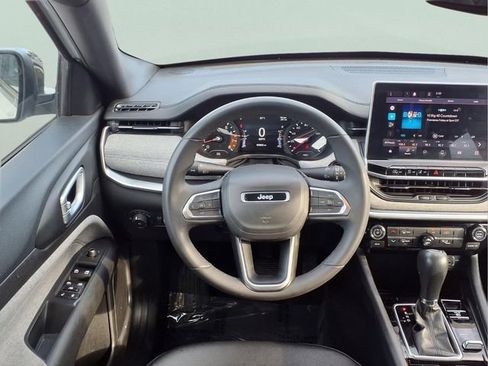 Used 2024 Jeep Compass Latitude w/ Altitude Special Edition AWD/4WD image 4