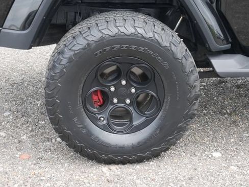 Used 2020 Jeep Gladiator Overland AWD/4WD image 13