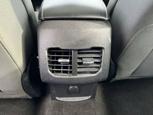 Used 2019 Ford Fusion SE image 24