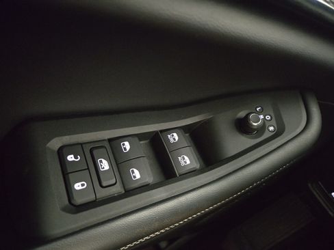Used 2025 Jeep Grand Cherokee L Altitude AWD/4WD image 33