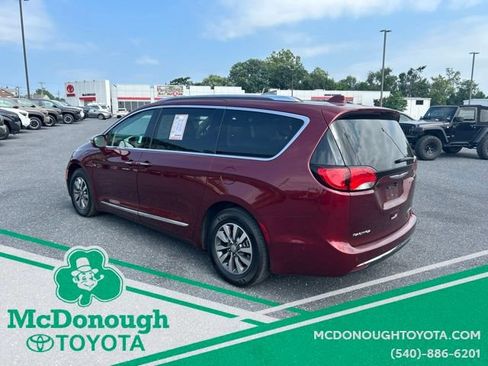 Used 2020 Chrysler Pacifica Limited w/ Advanced Safetytec Group FWD image 2