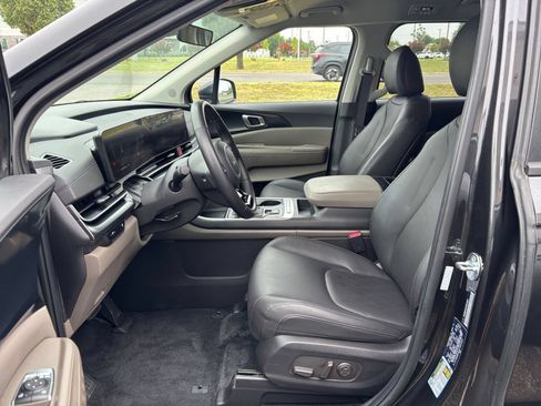 Used 2026 Kia Carnival FWD image 30