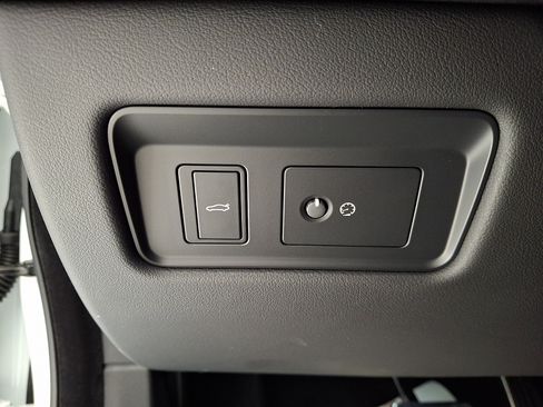 New 2024 Jaguar XF R-Dynamic SE AWD/4WD image 19