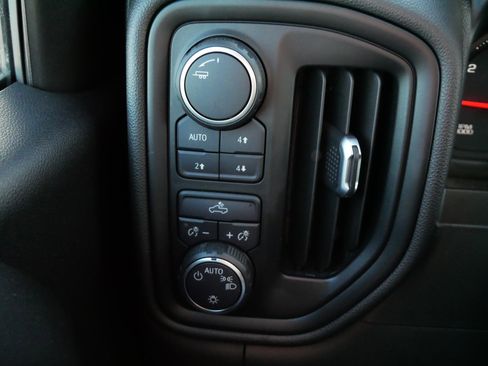 Used 2020 Chevrolet Silverado 1500 Custom Trail Boss w/ Custom Convenience Package image 26