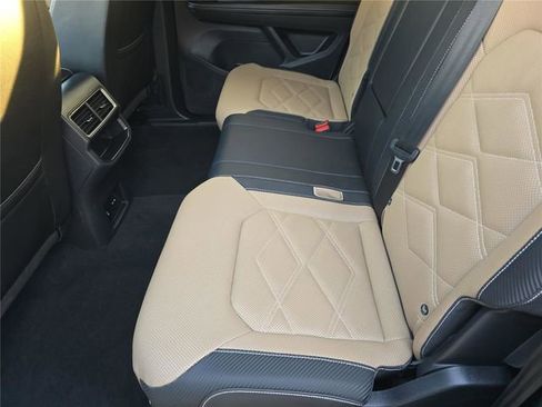 Used 2025 Volkswagen Atlas Cross Sport SE w/ Panoramic Sunroof Package image 12