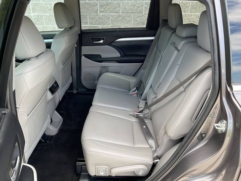 Used 2015 Toyota Highlander XLE AWD/4WD image 31