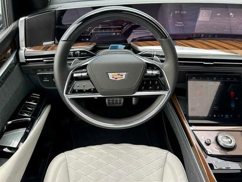 New 2026 Cadillac Escalade ESV Platinum Sport w/ LPO, ONYX Package image 14