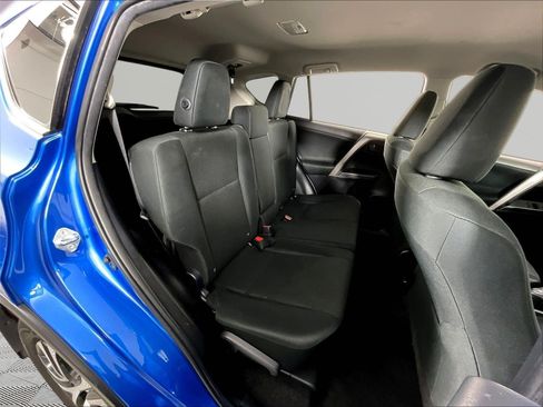 Used 2018 Toyota RAV4 LE w/ All Weather Liner Package FWD image 25