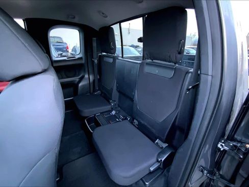 Used 2016 Toyota Tacoma SR5 w/ SR5 Appearance Package (SN) image 21