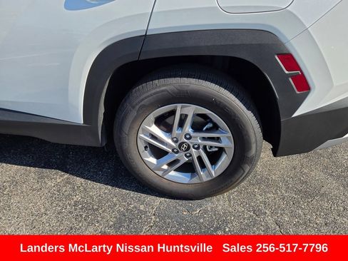 Used 2025 Hyundai Tucson SE FWD image 12