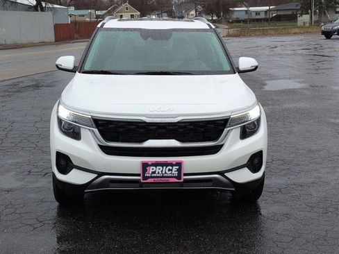 Used 2023 Kia Seltos EX image 2